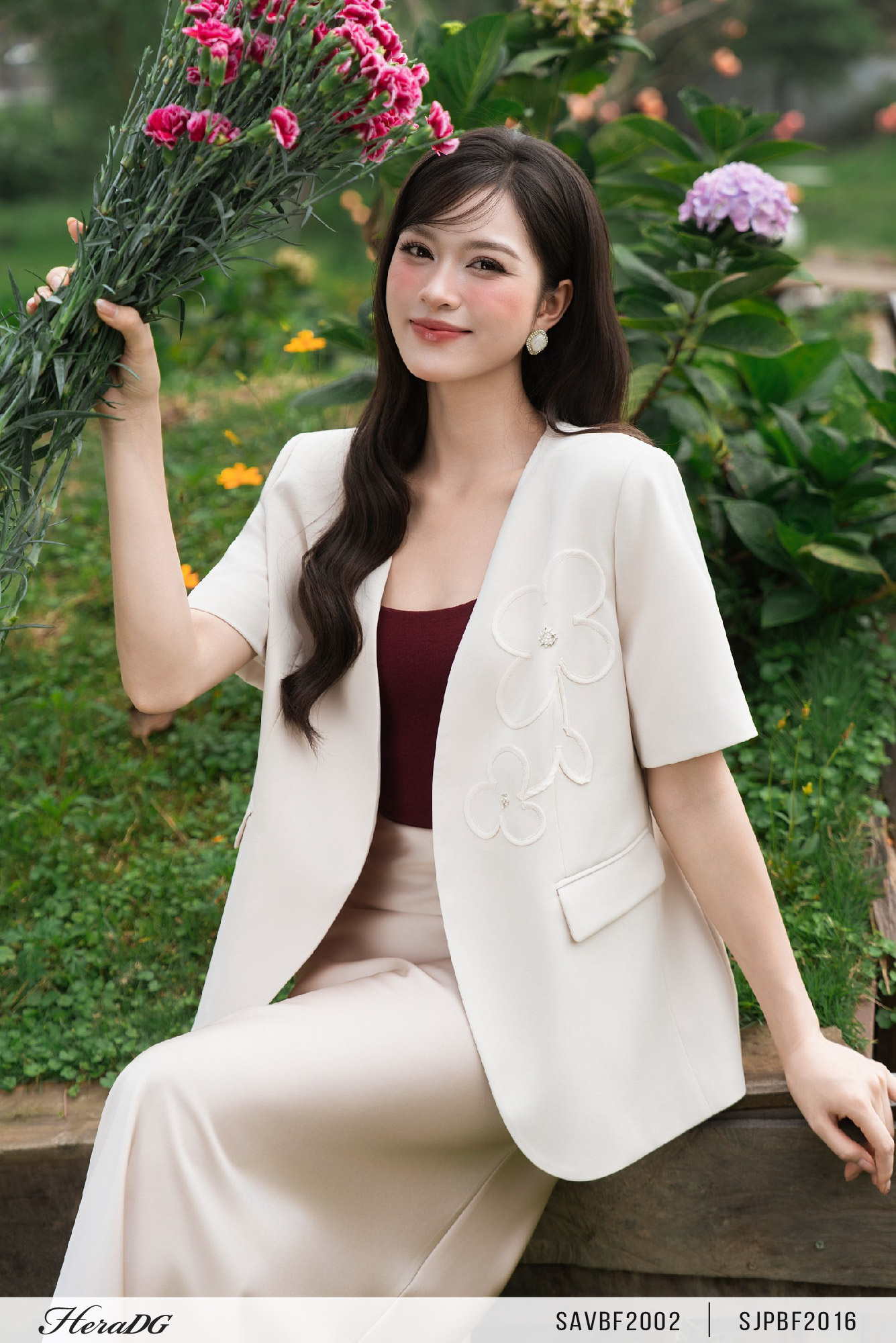 Ảnh của Áo blazer hoa nổi tay cộc