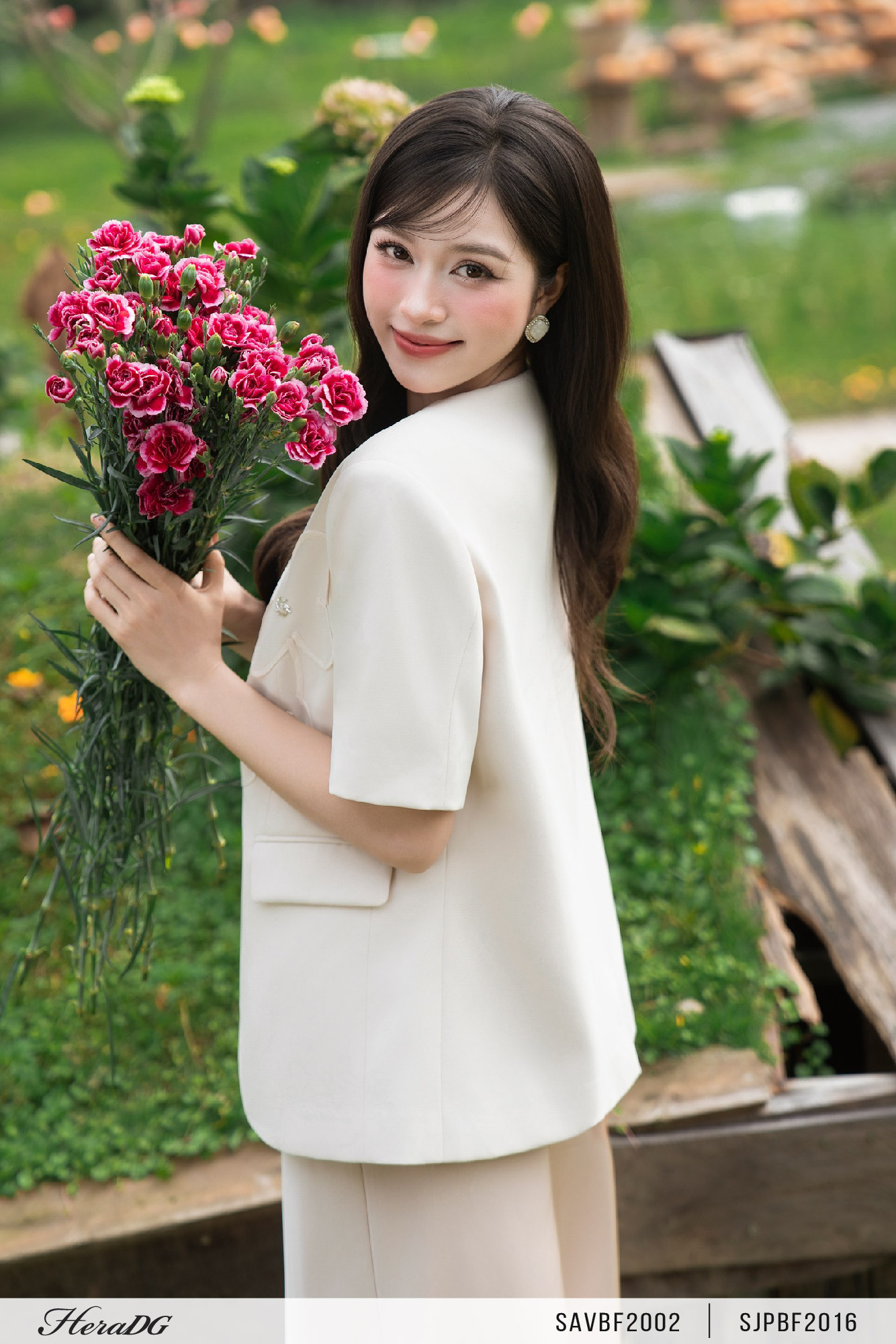 Ảnh của Áo blazer hoa nổi tay cộc