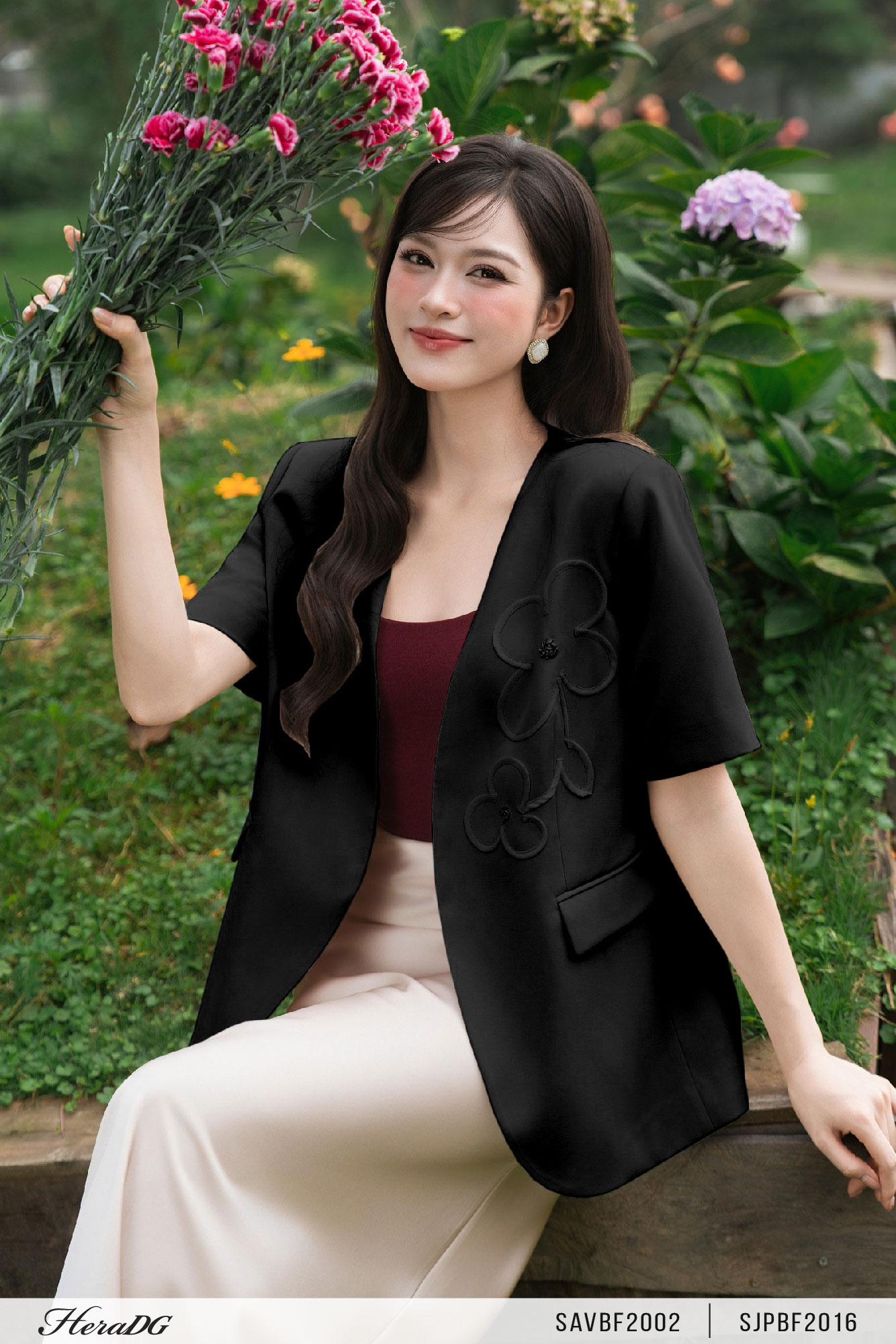 Ảnh của Áo blazer hoa nổi tay cộc