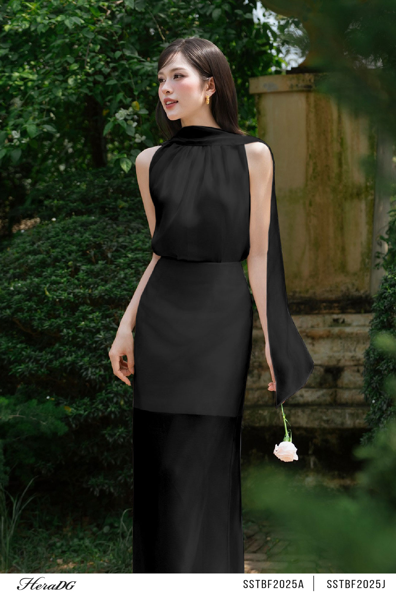 Ảnh của Áo kiểu cổ yếm có khăn