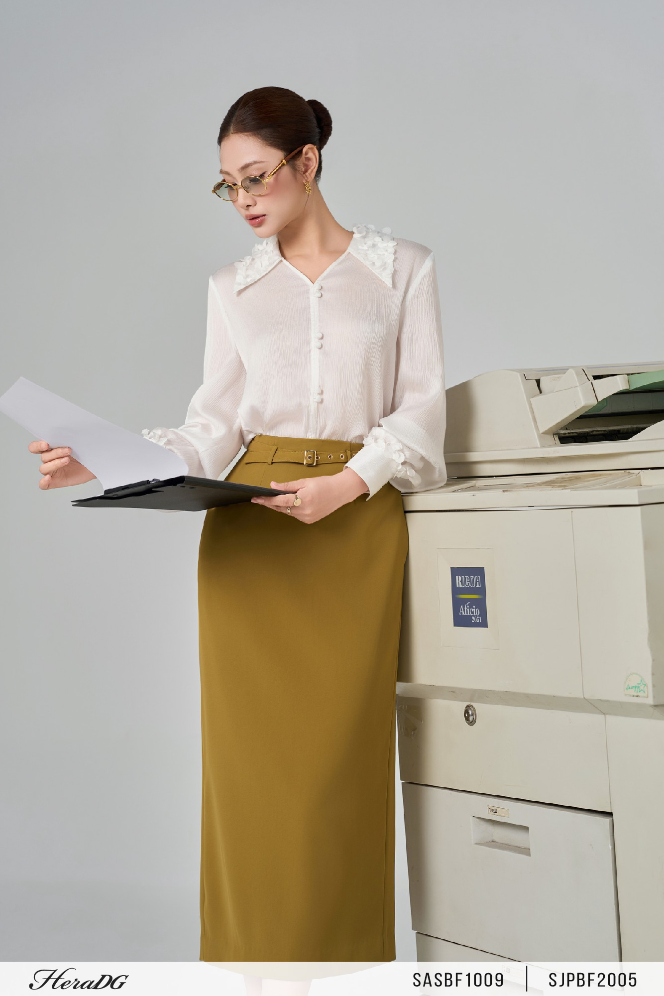 Ảnh của Chân váy suông kèm thắt lưng