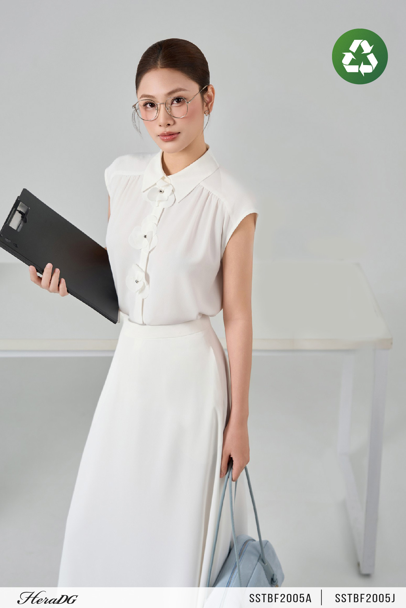 Ảnh của Áo kiểu nẹp đính hoa