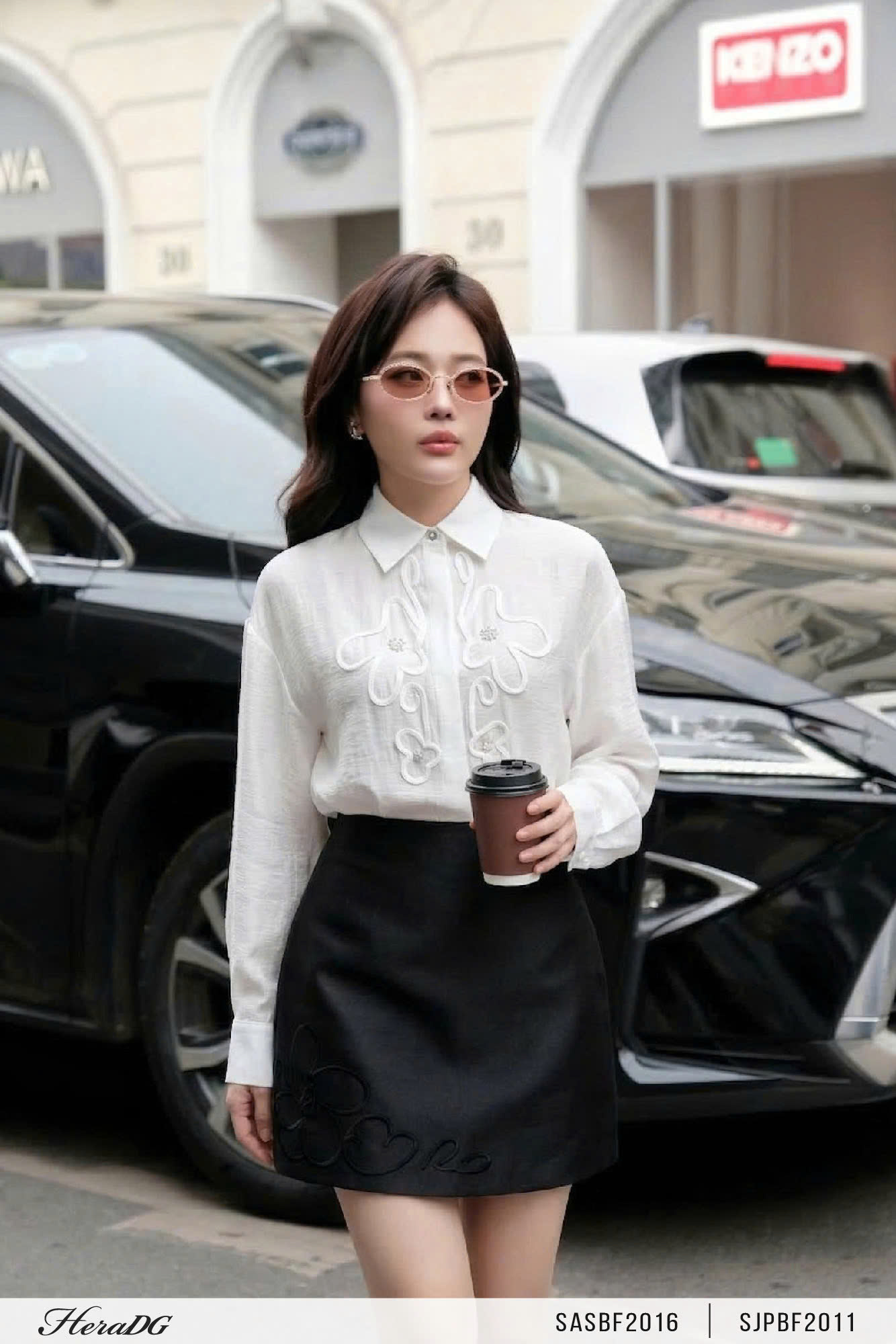 Ảnh của Áo sơ mi đính hoa