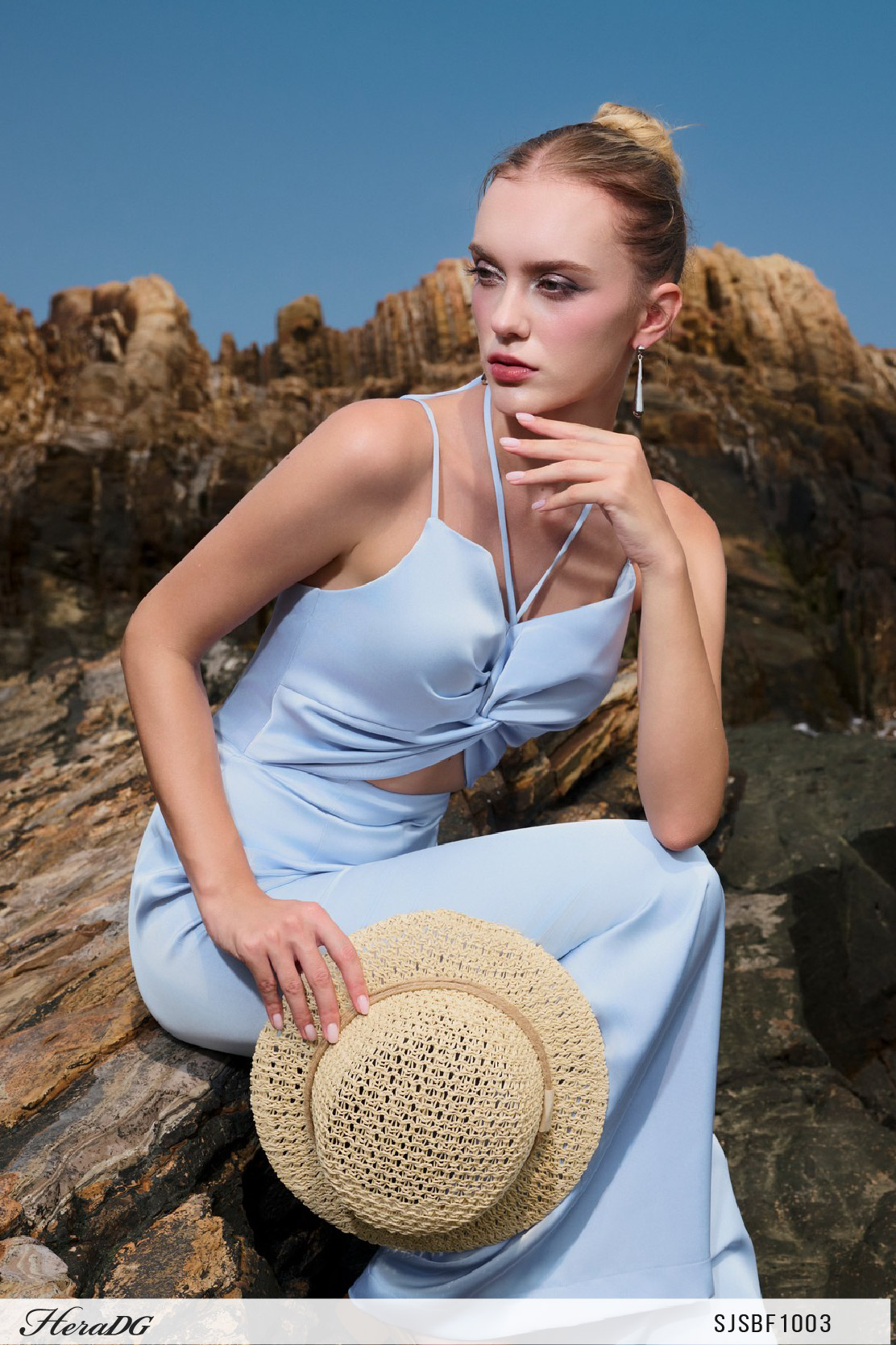 Ảnh của Jumpsuit lụa xoắn ngực