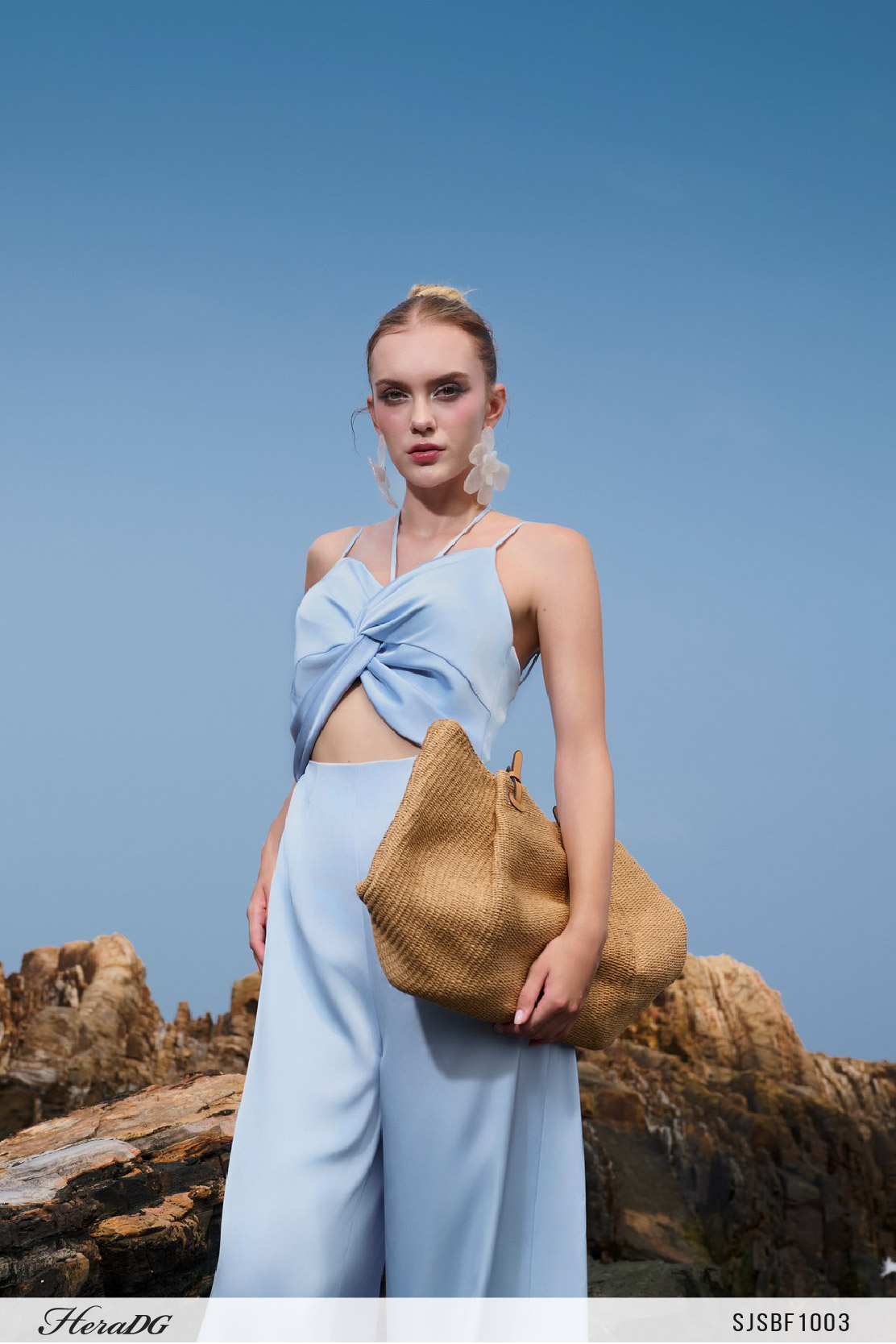Ảnh của Jumpsuit lụa xoắn ngực