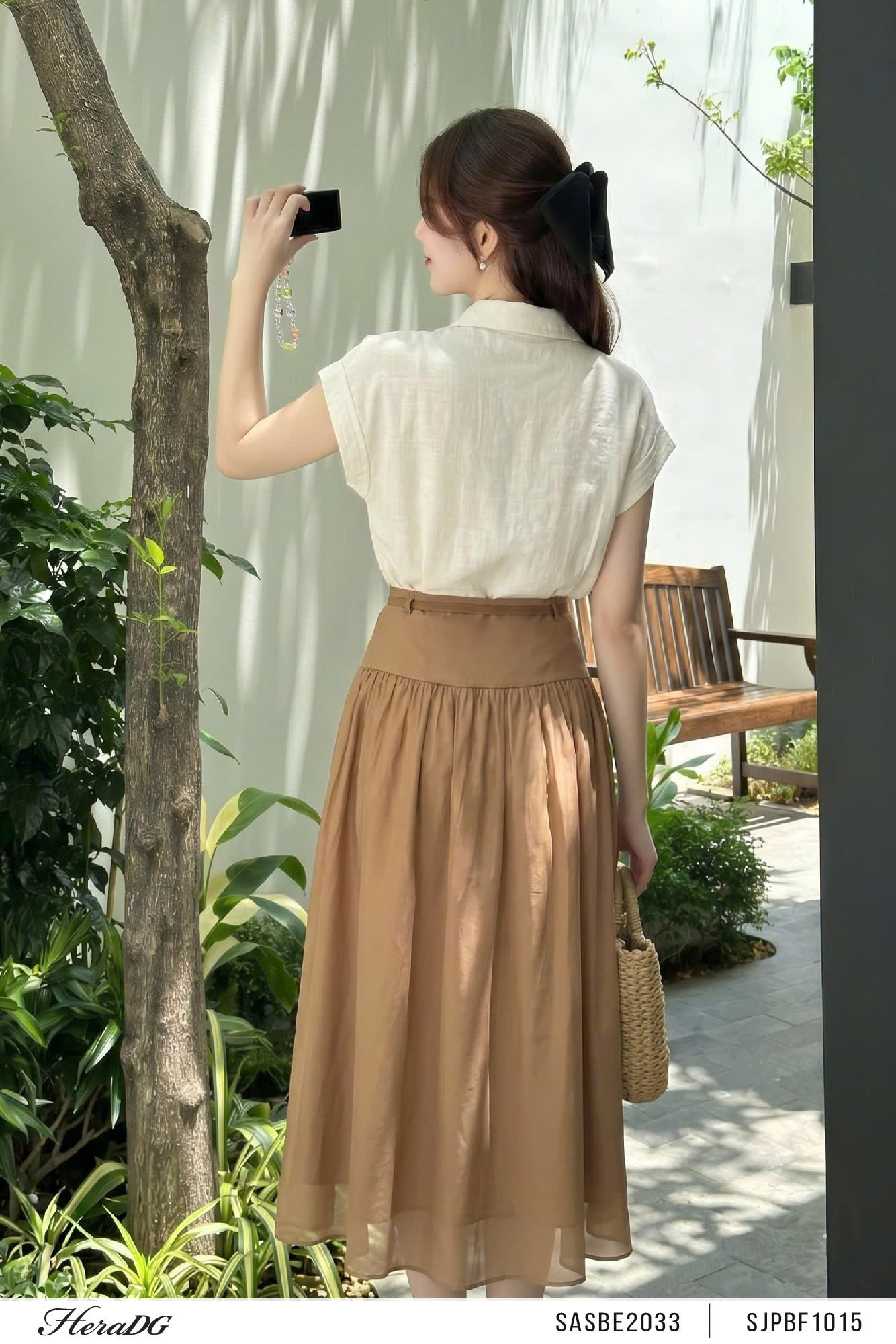 Ảnh của Chân váy tơ dáng xòe