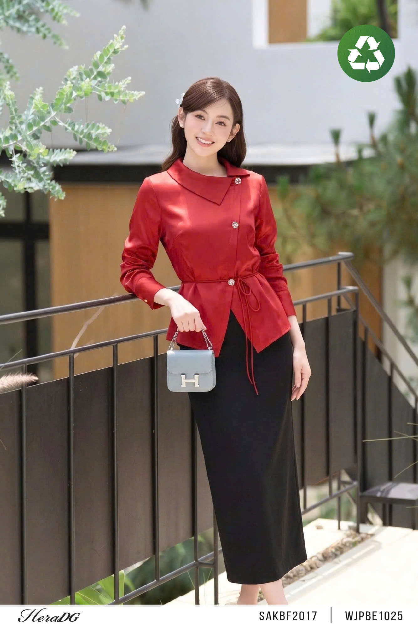 Ảnh của Áo kiểu cổ lệch, nẹp chéo