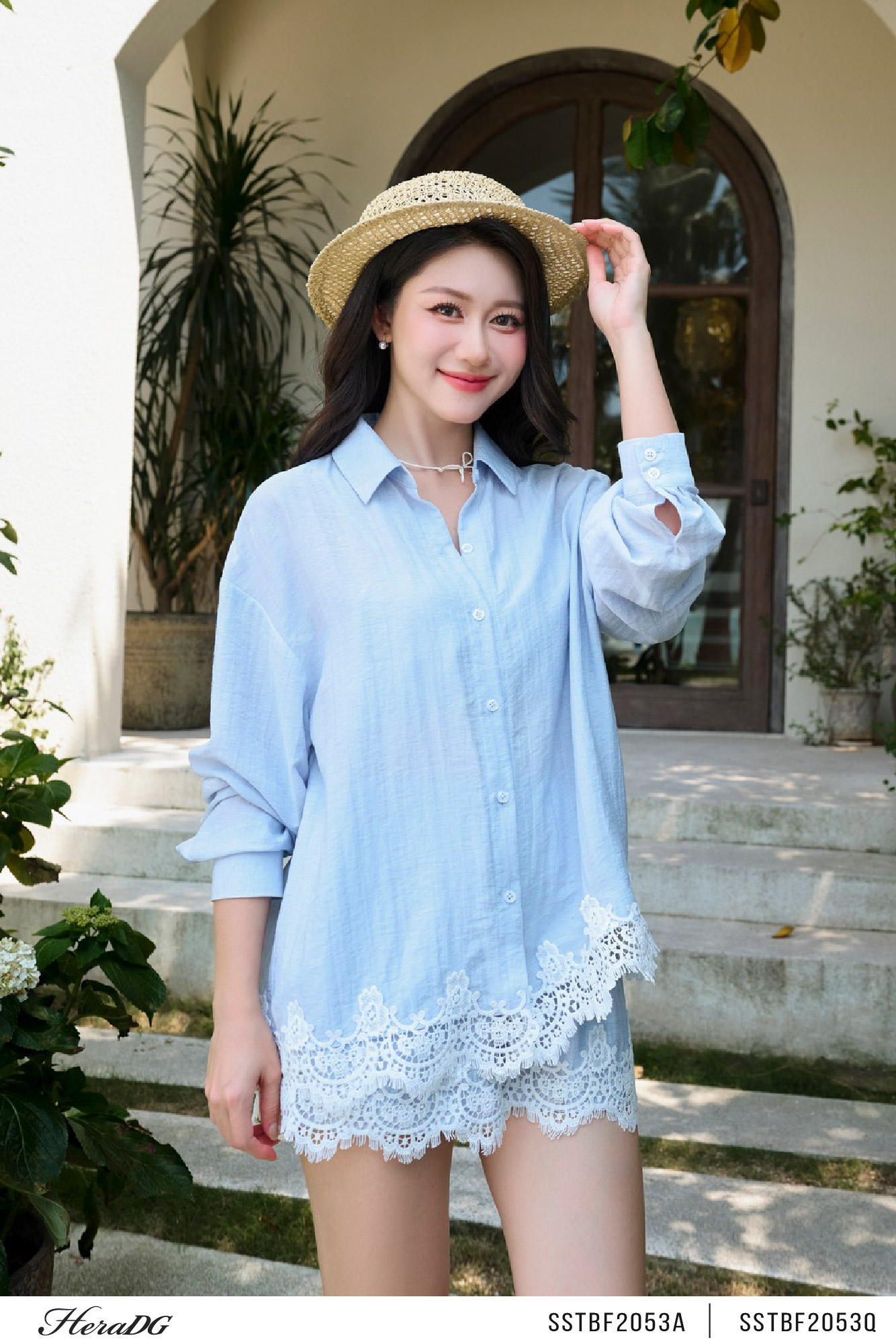Ảnh của Áo sơ mi dáng rộng gấu ren