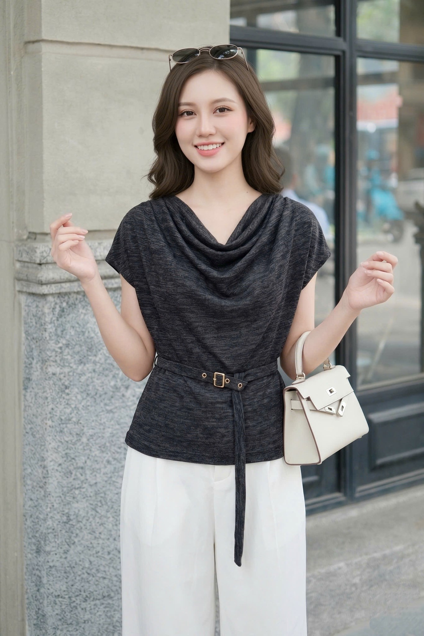 Ảnh của Áo thun cổ đổ kèm đai