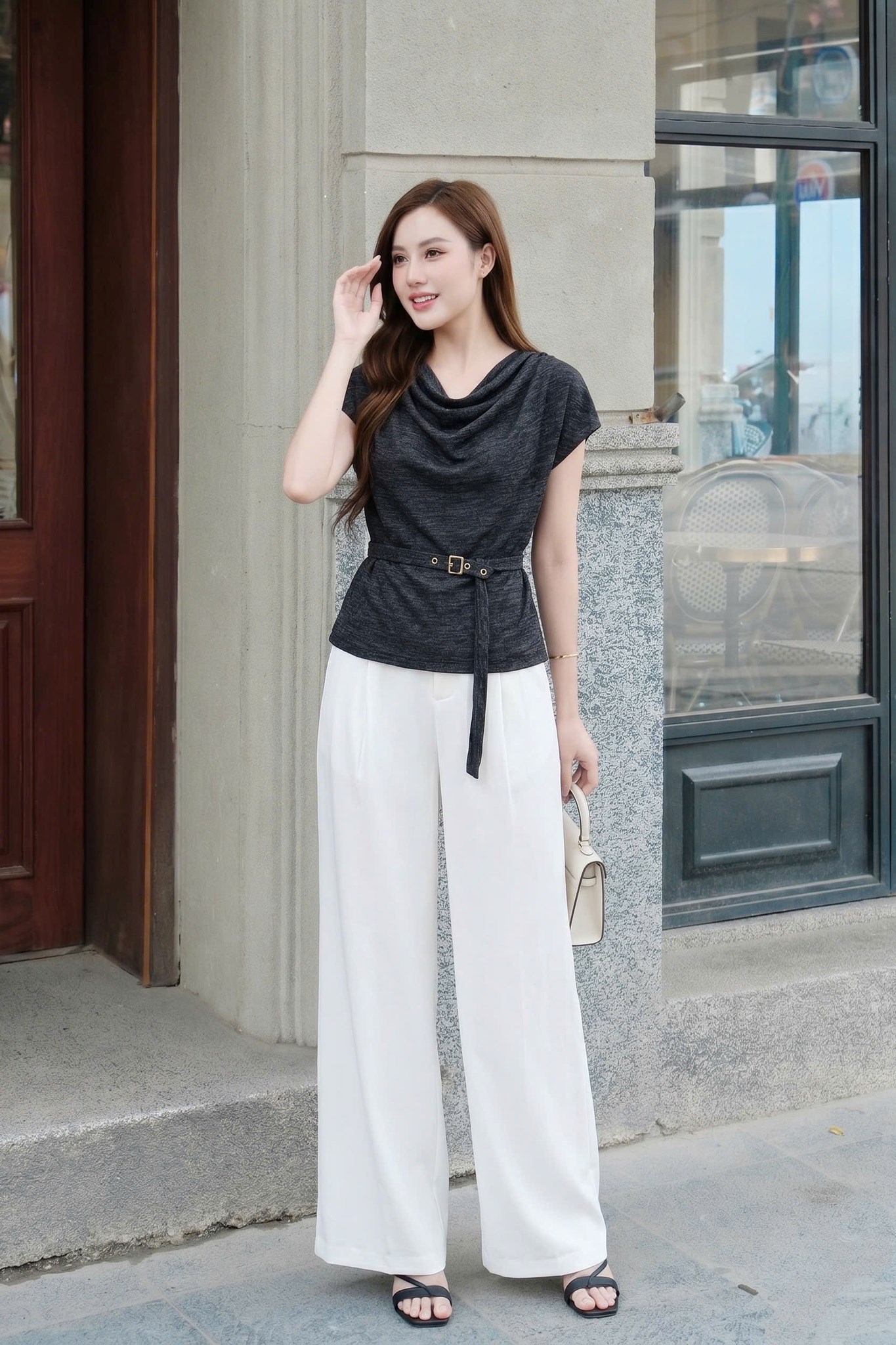 Ảnh của Áo thun cổ đổ kèm đai