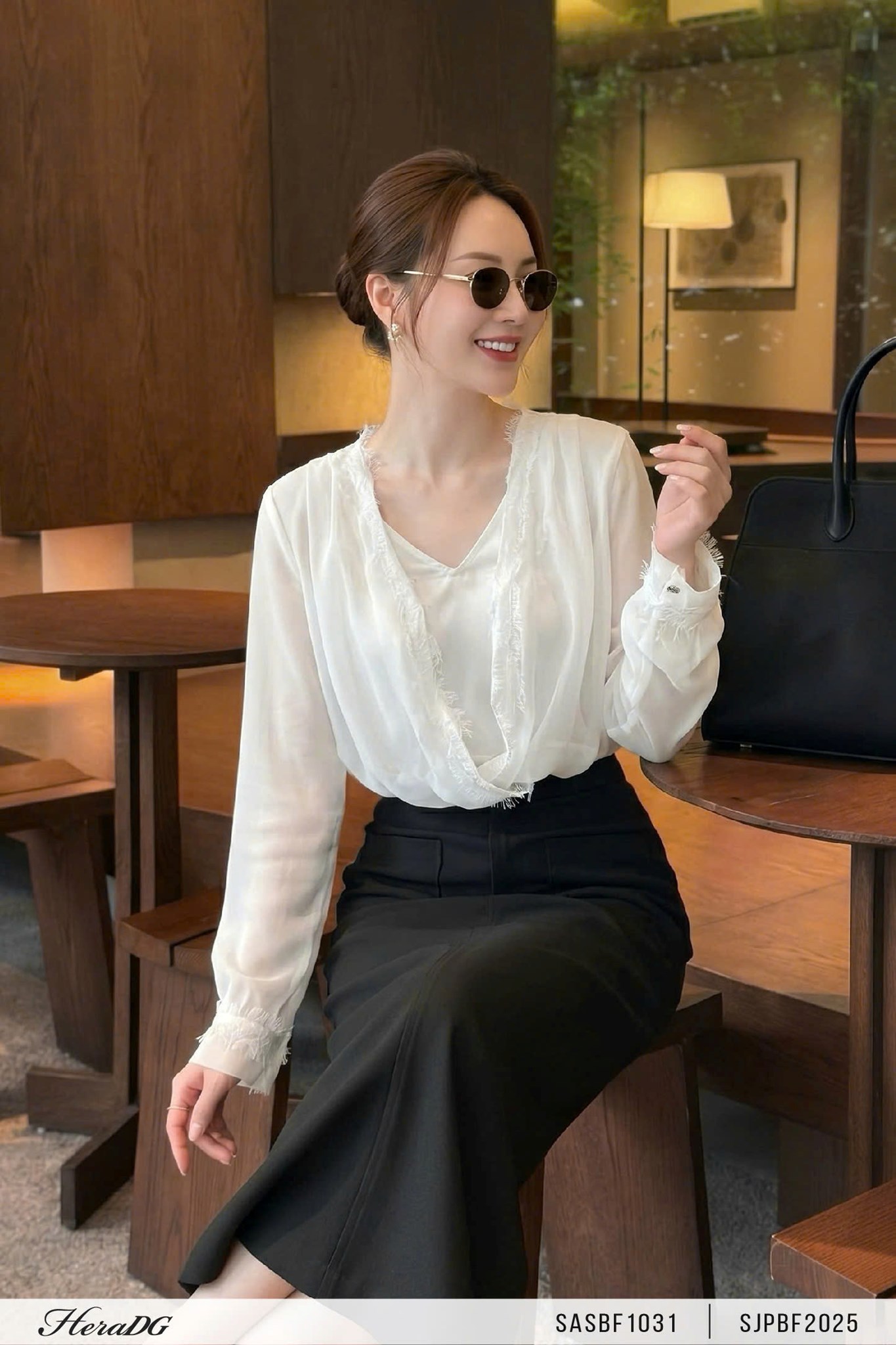 Ảnh của Áo tơ giật lót phối ren