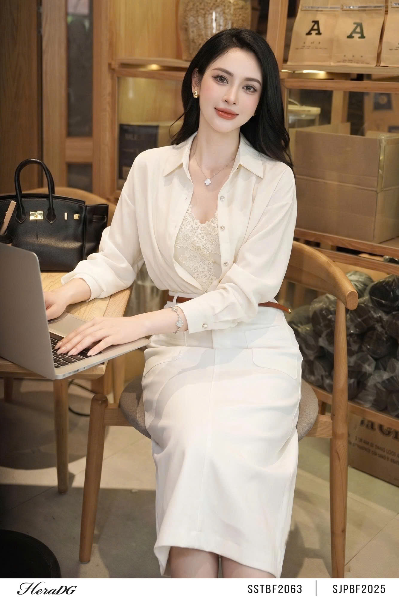 Ảnh của Set áo lụa phối ren