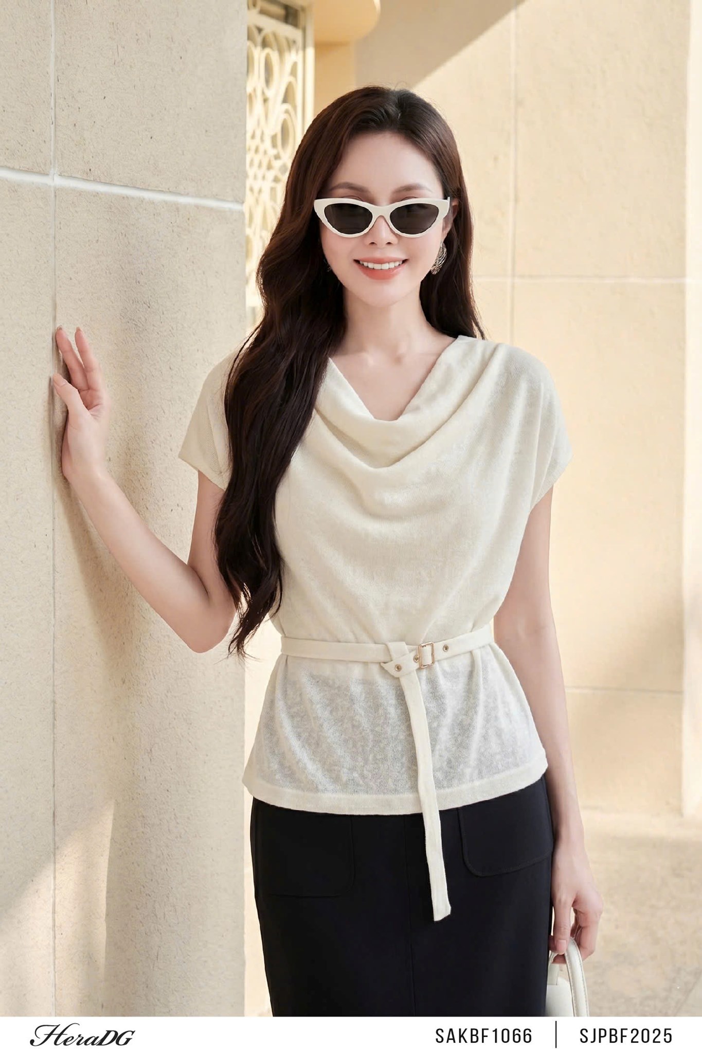 Ảnh của Áo thun cổ đổ kèm đai