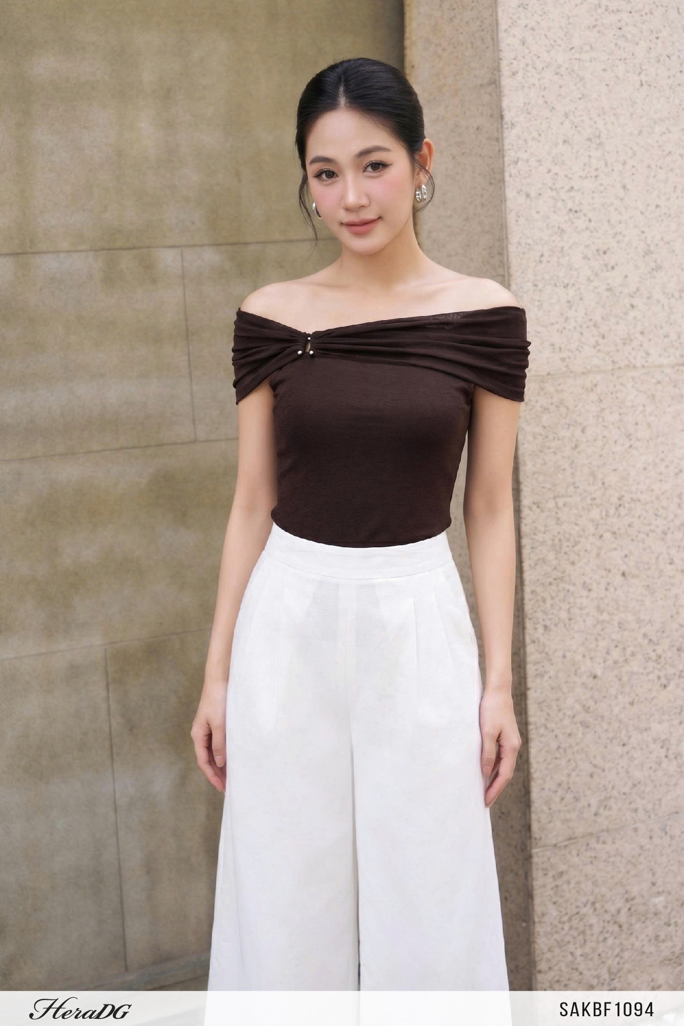 Ảnh của Áo thun vai trễ