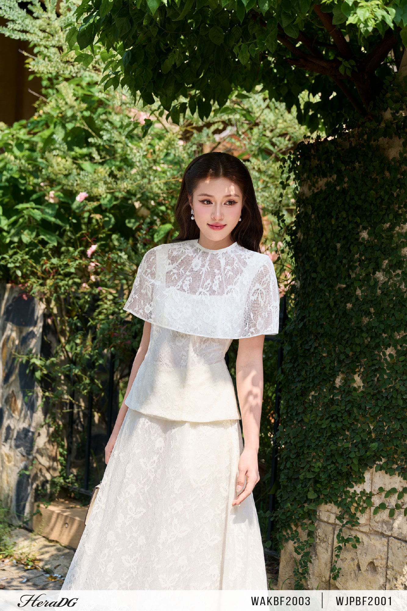 Ảnh của Áo kiểu peplum có cape