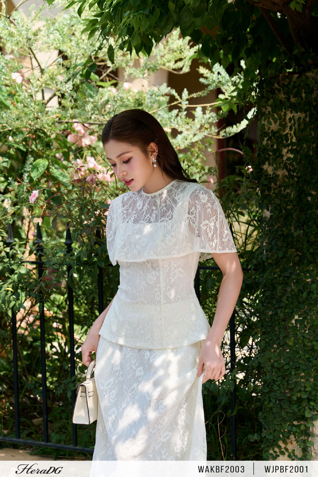Ảnh của Áo kiểu peplum có cape