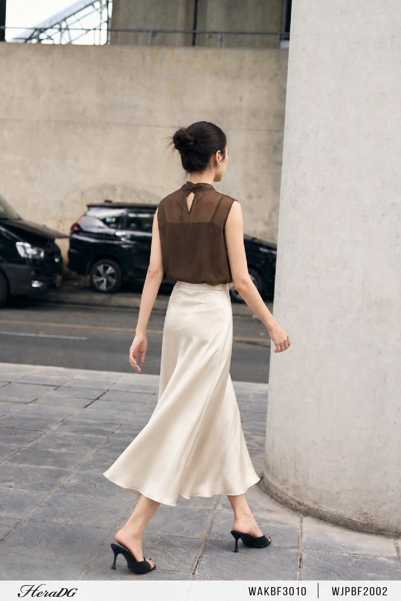 Ảnh của Áo tơ vạt cổ lệch