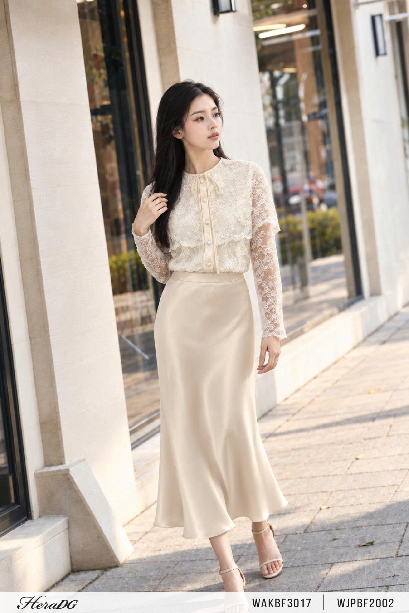 Ảnh của Áo ren cape liền tay dài