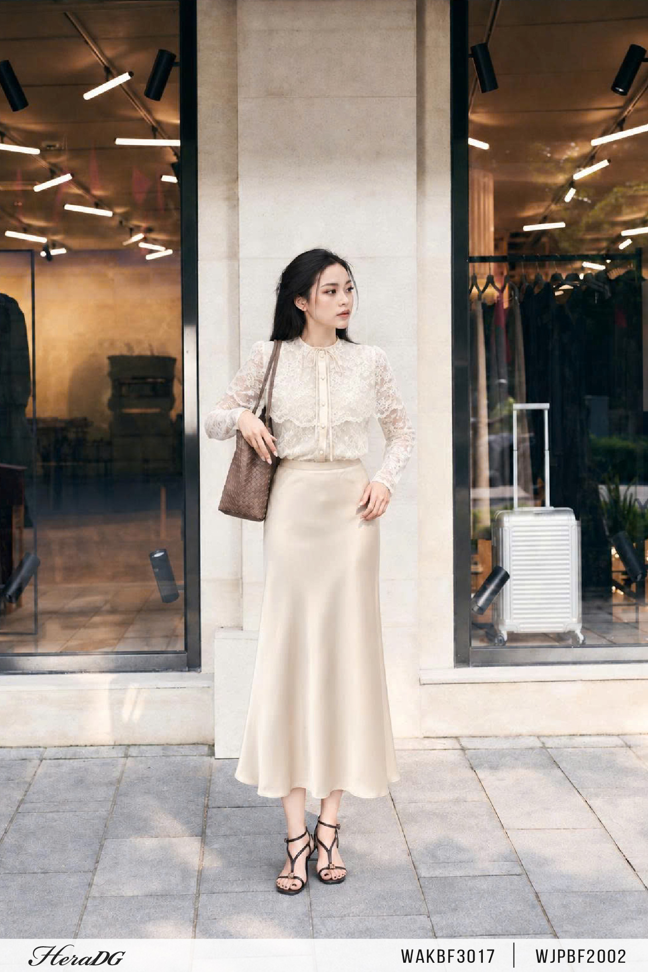 Ảnh của Áo ren cape liền tay dài