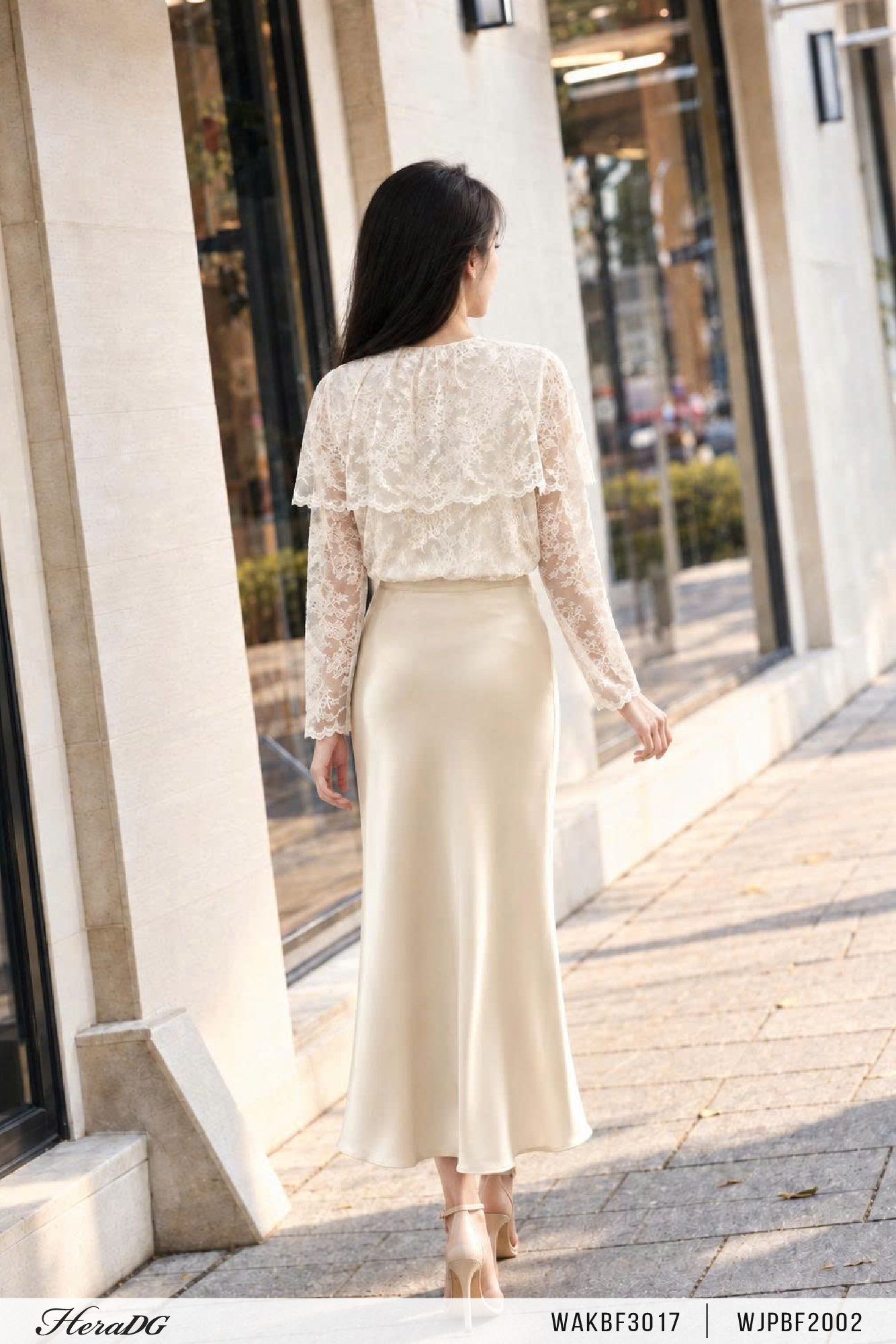 Ảnh của Áo ren cape liền tay dài